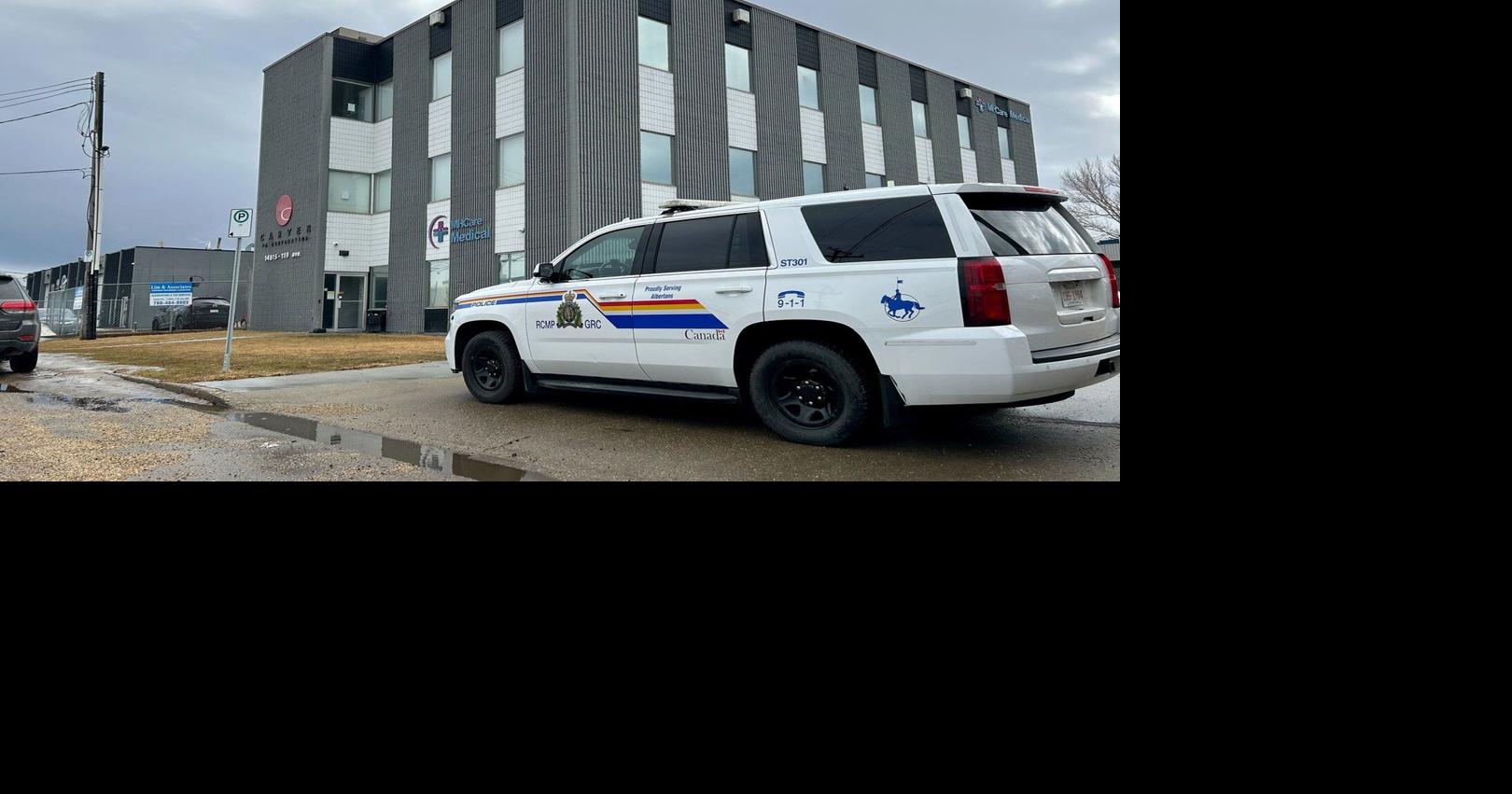 Alberta's Smith says not contacted by RCMP amid police searches in contract probe