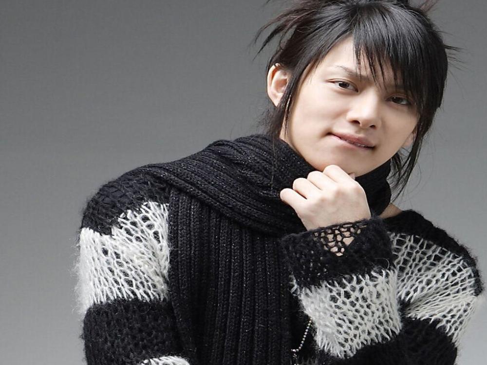 Fans make singer Kim Hee-chul a Twitter trend