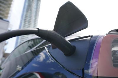 Ottawa funds $25M for companies to build EV chargers, buy natural gas-powered trucks