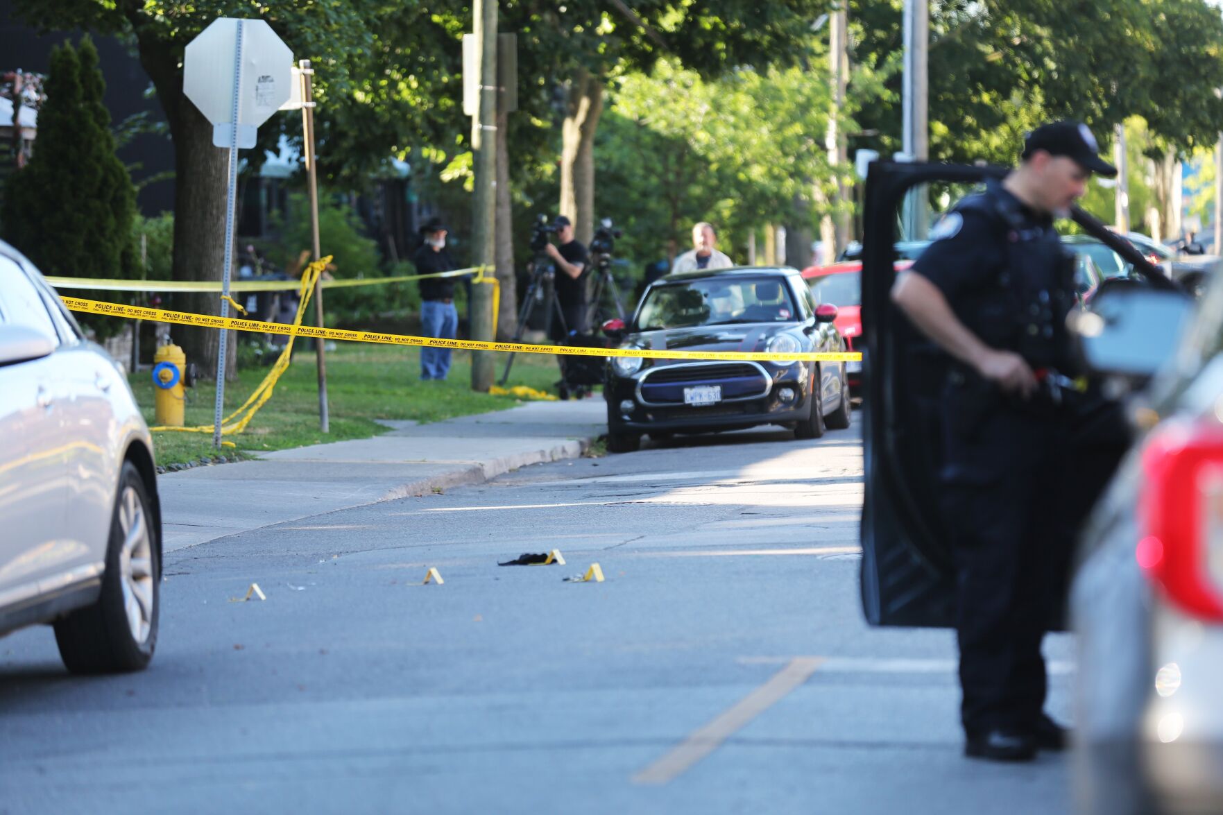 Man dead after early morning shooting in Toronto’s west end