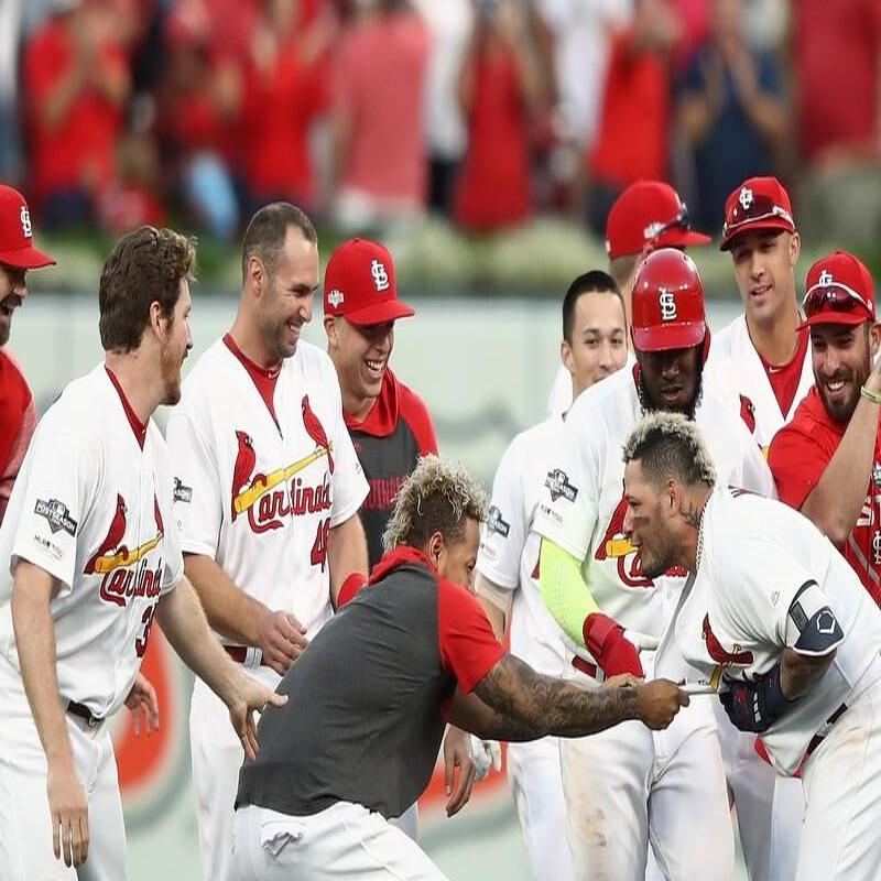 Molina wins it in 10th, Cards top Braves 5-4, Game 5 next