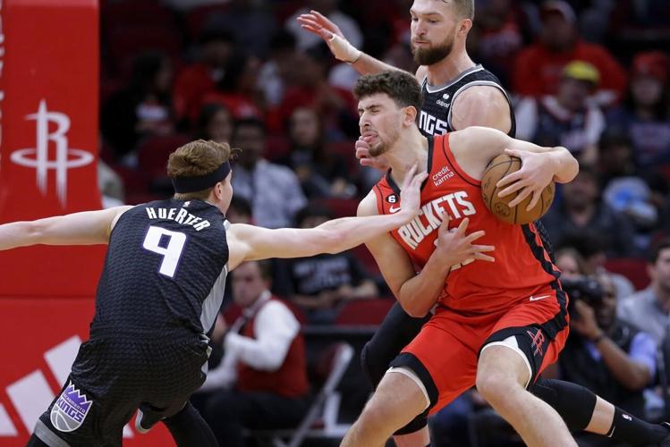 Fox’s late FTs gives Kings 130-128 win over Rockets
