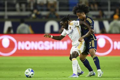 Paintsil scores 2 goals, Nascimento adds 1 goal, Galaxy beat Whitecaps 3-0