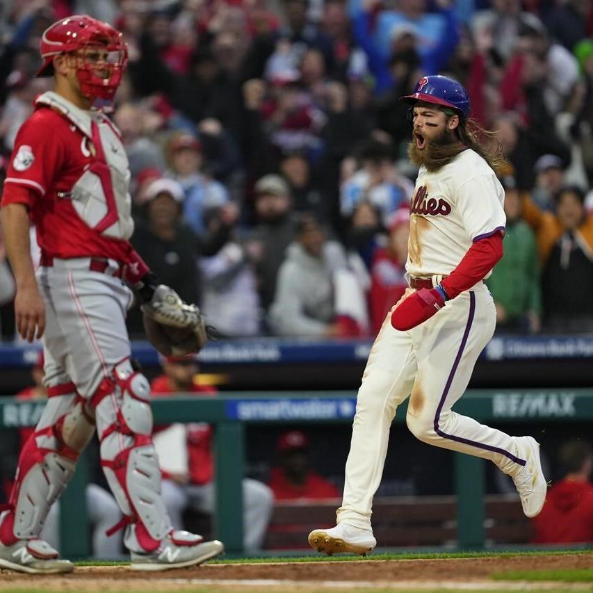 Stott caps 3-run 9th with RBI single, Phillies rally vs. Reds