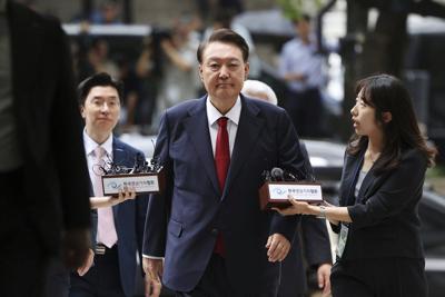 South Korea's jailed ex-leader Yoon resists questioning by taking off prison uniform