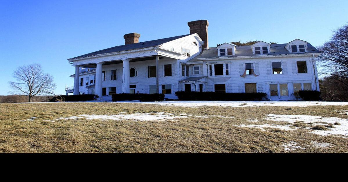 Great Gatsby house razed