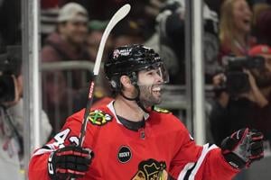 Blackwell and Bedard help the Blackhawks knock off the Coyotes 7-4