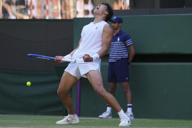 Wimbledon: Ben Shelton beats Sonego again to reach the quarterfinals with his sister still around