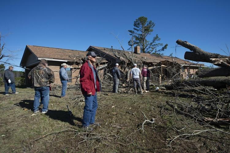 At least 2 dead after tornadoes wreck homes across southern U.S.