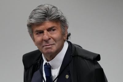Brazil Supreme Court justice breaks with 2 peers, votes to absolve Bolsonaro as trial continues