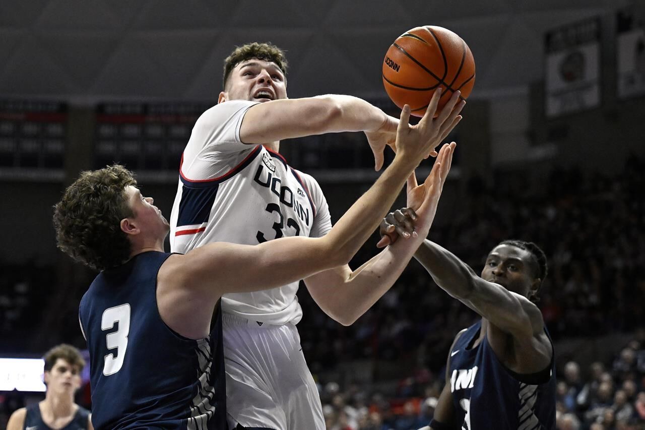 Thread Lead Wire Donovan Clingan scores 29 to lead No. 4 UConn over UNH 84-64 for a 24th ...