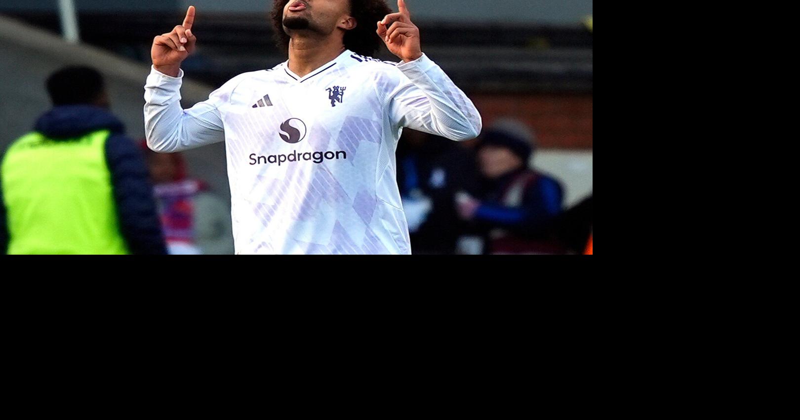 Man United comes back to beat Crystal Palace as Zirkzee stunner ends goal drought