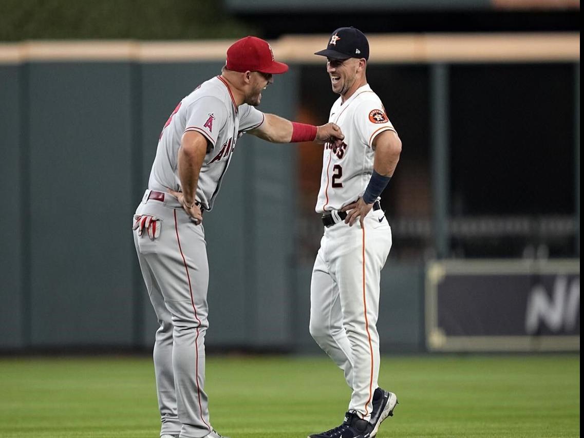 Suarez, Bell ejected as Reds lose to Marlins 2-1