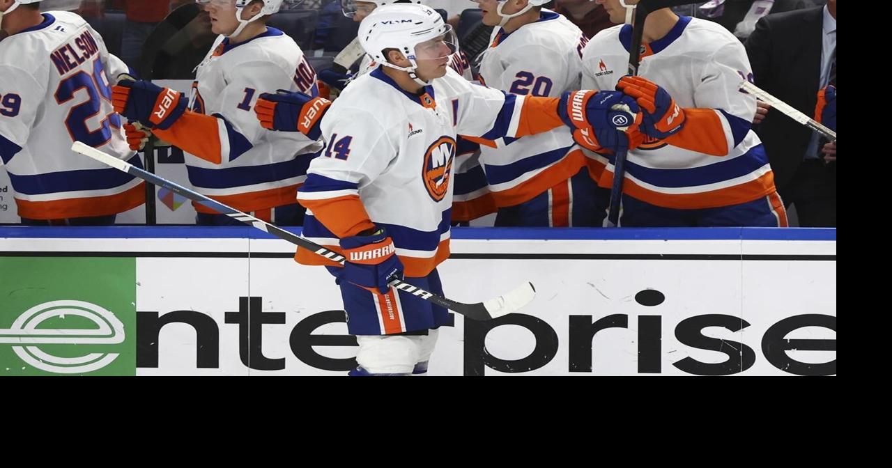 Bo Horvat scores as the Islanders top the Sabres 4-3