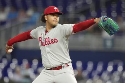 Kimbrel 8th pitcher in MLB history to earn 400 saves, Phillies