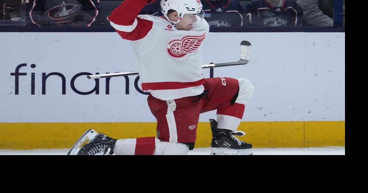 Jonatan Berggren scores with 36 seconds remaining, Red Wings top Blue Jackets 5-4