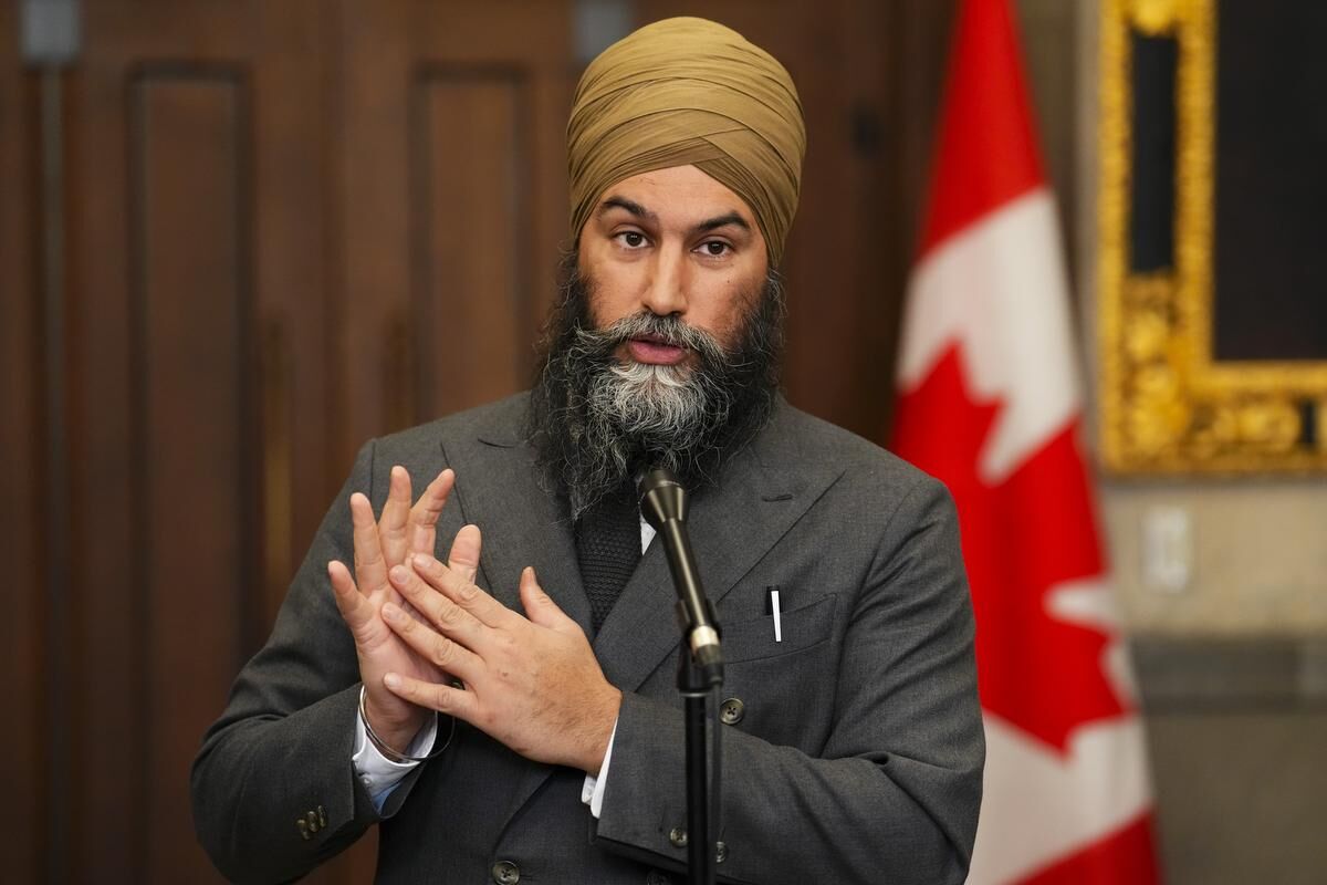 Jagmeet Singh and his Versace bag set Canadians off : r/canada
