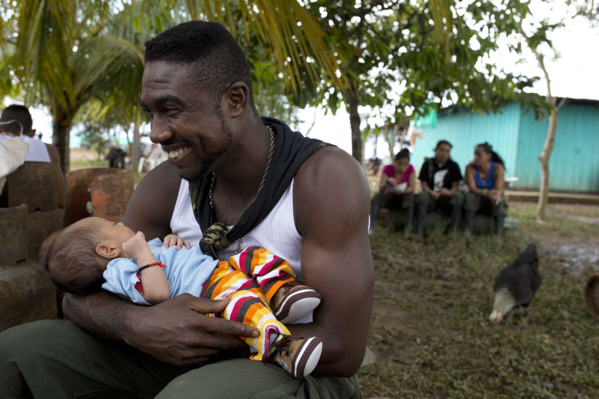 Colombia Signs Historic Peace Deal With FARC Rebels To End Long Conflict