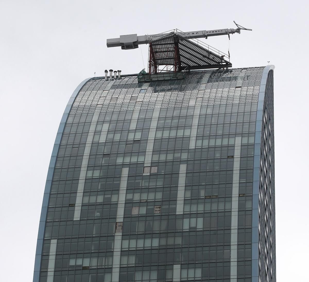 LA TOUR DE 300 MÈTRES （300メートルの塔） From 300 to 330 meters : the story of the Tower's height