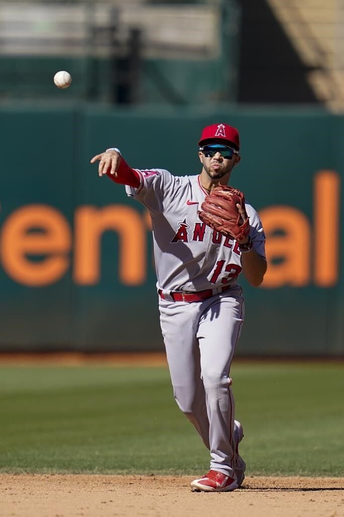 A's Stephen Vogt hits homer in final game before retirement