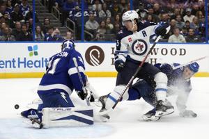 Adam Lowry scores in OT, Jets beat Lightning 3-2 for fourth straight win