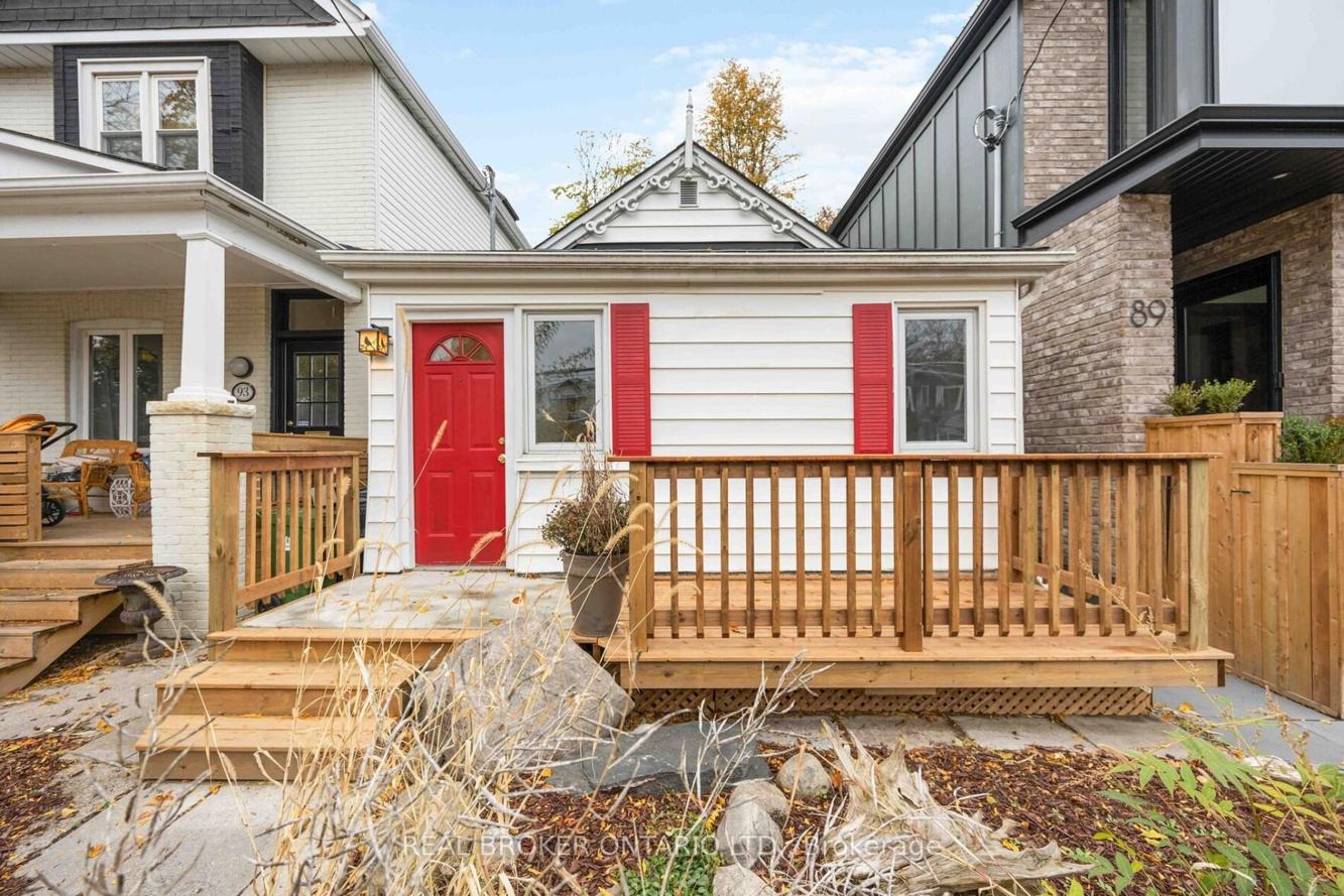 Tiny Danforth house listed at 1M. Who’s buying it?