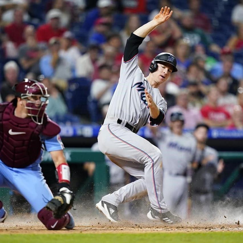 Hoskins' big error leads to Phillies' 6-5 loss to Marlins