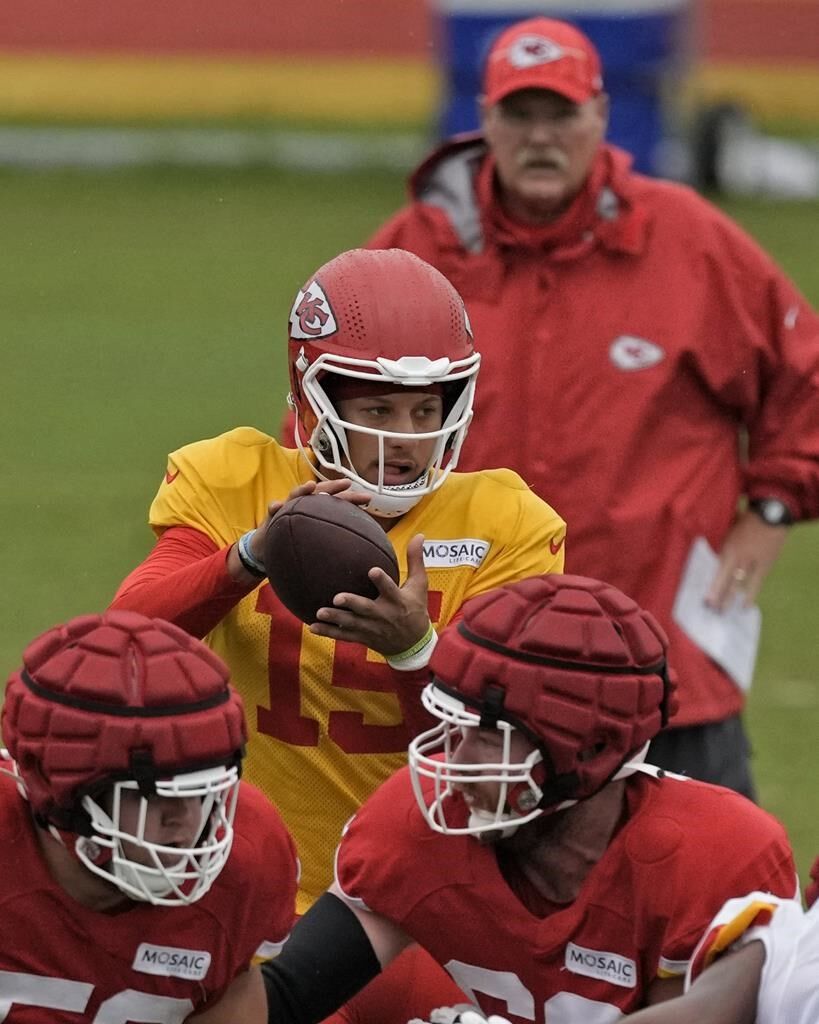 Patrick Mahomes Signed Chiefs Matte White Speed Mini Helmet (JSA