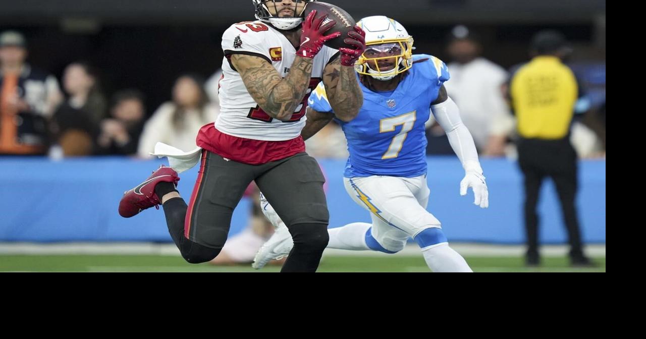 Mayfield throws for 4 TD passes as Buccaneers dominate the second half to rout Chargers 40-17