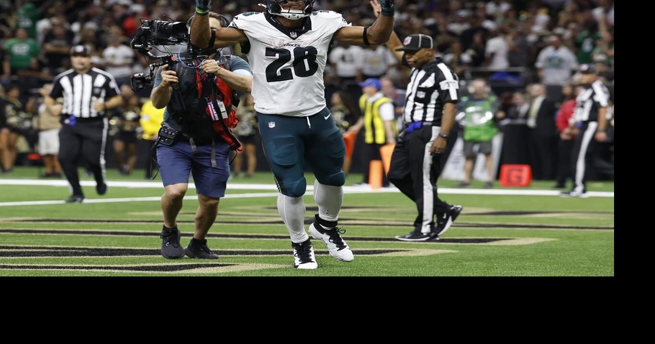 Saquon Barkley's 2 fourth-quarter TDs lift Eagles over Saints in a defensive 15-12 thriller