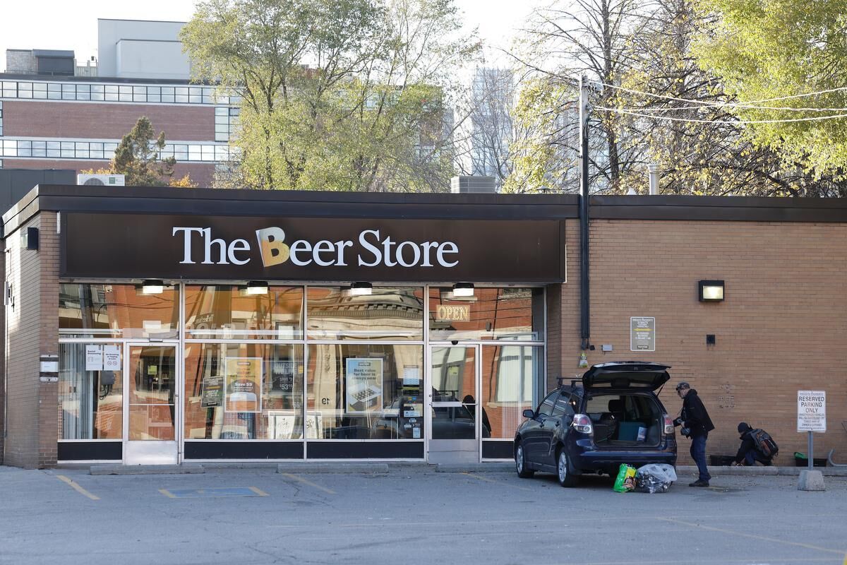 Last call for Beer Store? Tories may open corner store sales