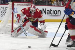 Vitek Vanecek earns 'Van-ny!' chants from Florida fans in strong Panthers debut