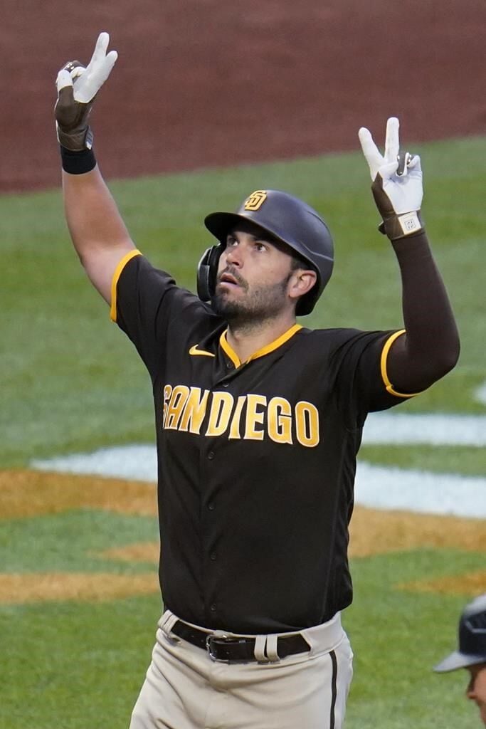 Hayes rallies Pirates to 7-6 win over Padres in 10 innings