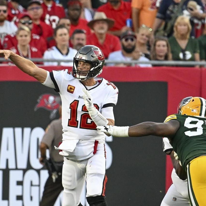 Rodgers throws for 2 TDs, Packers hold off Brady, Bucs 14-12