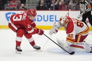 Lucas Raymond scores in OT as Red Wings beat Flames 2-1