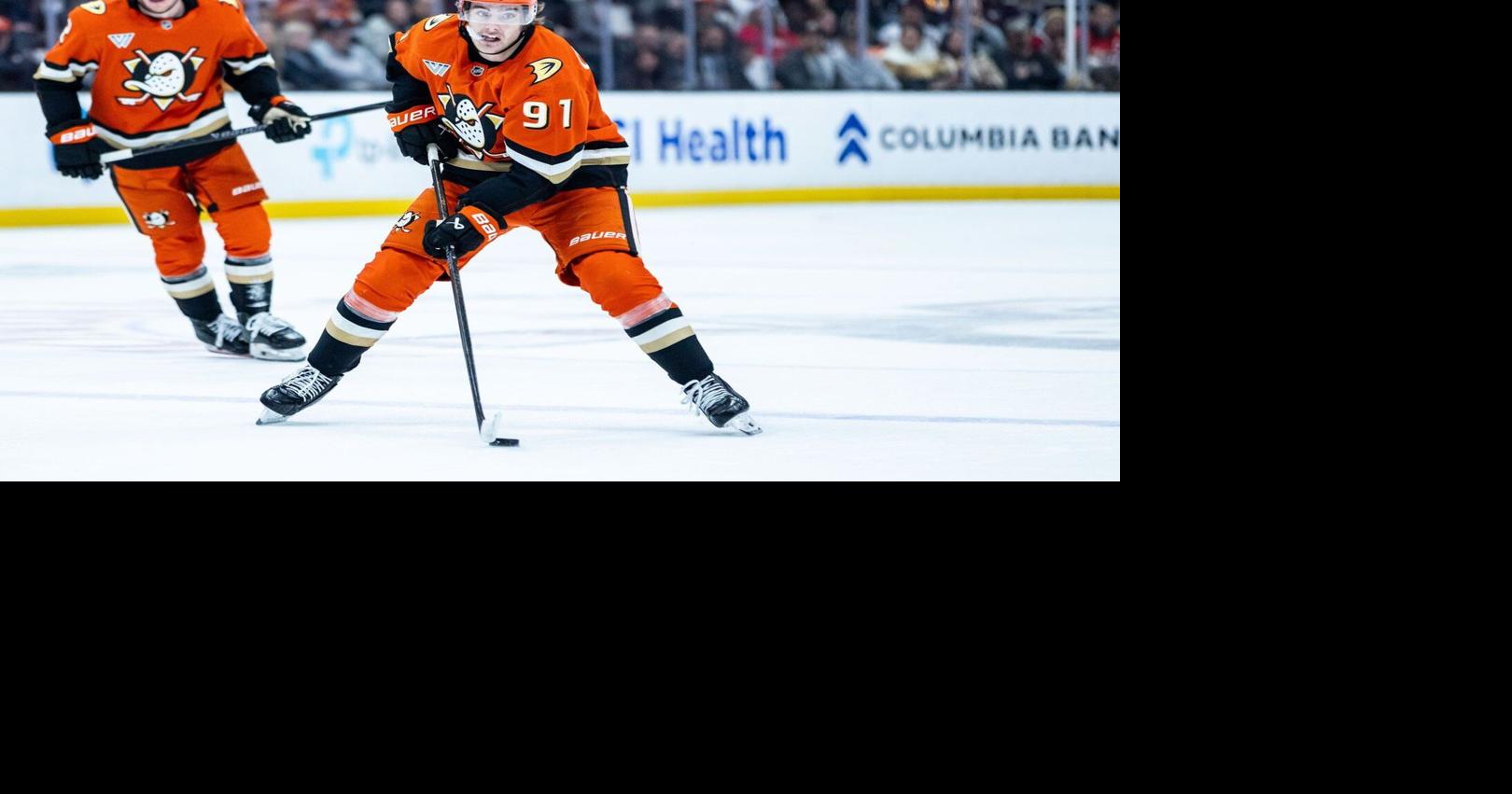 Leo Carlsson, rookie Beckett Sennecke lead first-place Ducks’ 7-1 rout of road-weary Blackhawks