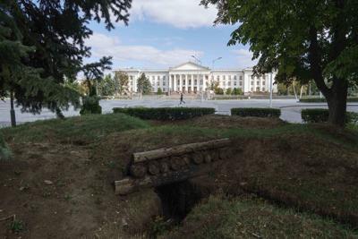 Ukraine faces a new test as Russia steps up its drive to seize Donetsk’s fortress belt