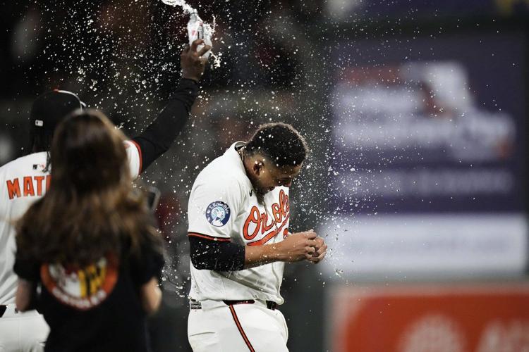 Basallo hits an RBI single in 11th to lift Orioles to walk-off win over Pirates