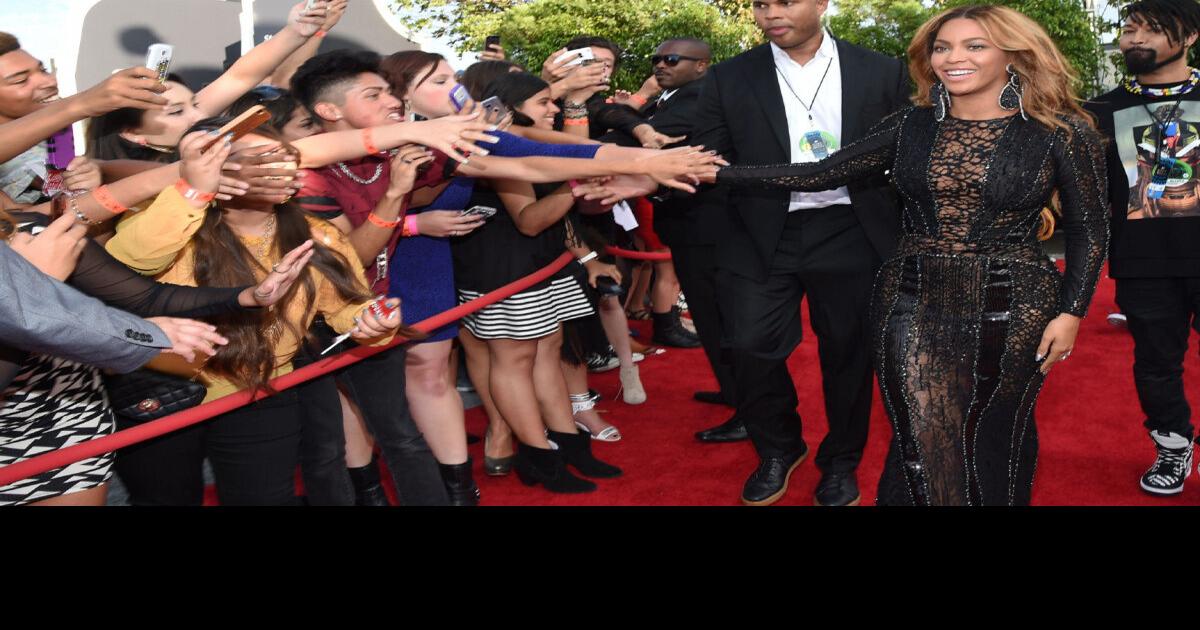 Beyonce owns MTV Video Music Awards