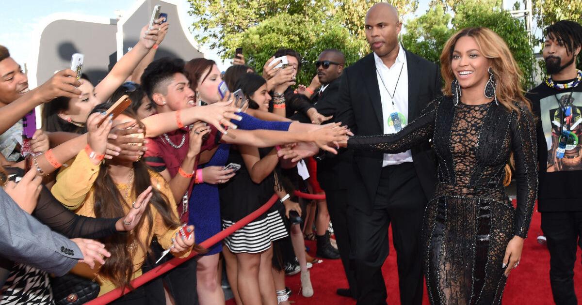 Beyonce owns MTV Video Music Awards