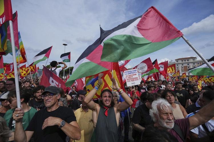 Thousands of Italian workers strike in solidarity with Gaza, causing disruptions across the country