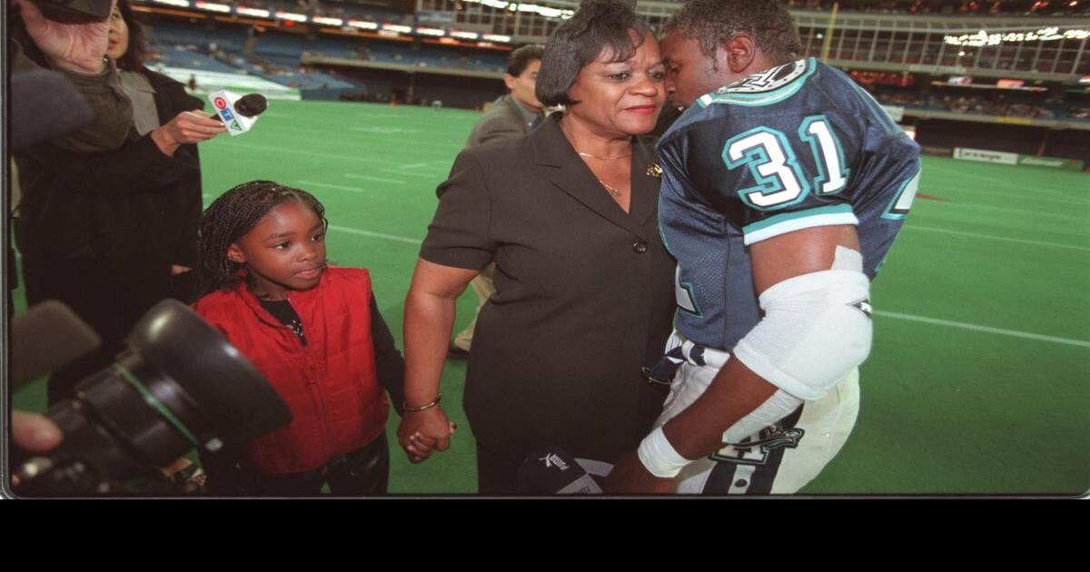 Football legend Mike “Pinball” Clemons praises his mother