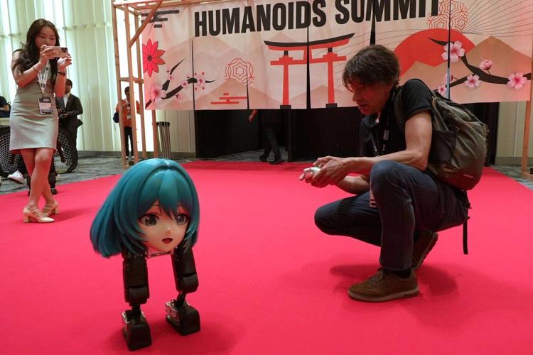 Humanoids dance and thread needles as Japanese robotics developers look ...