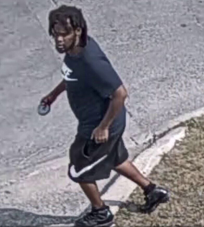 Toronto police looking for suspect in North York shooting