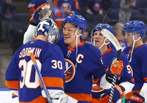 Holmstrom scores two, Sorokin stops 29 as Islanders beat Sabres 3-0