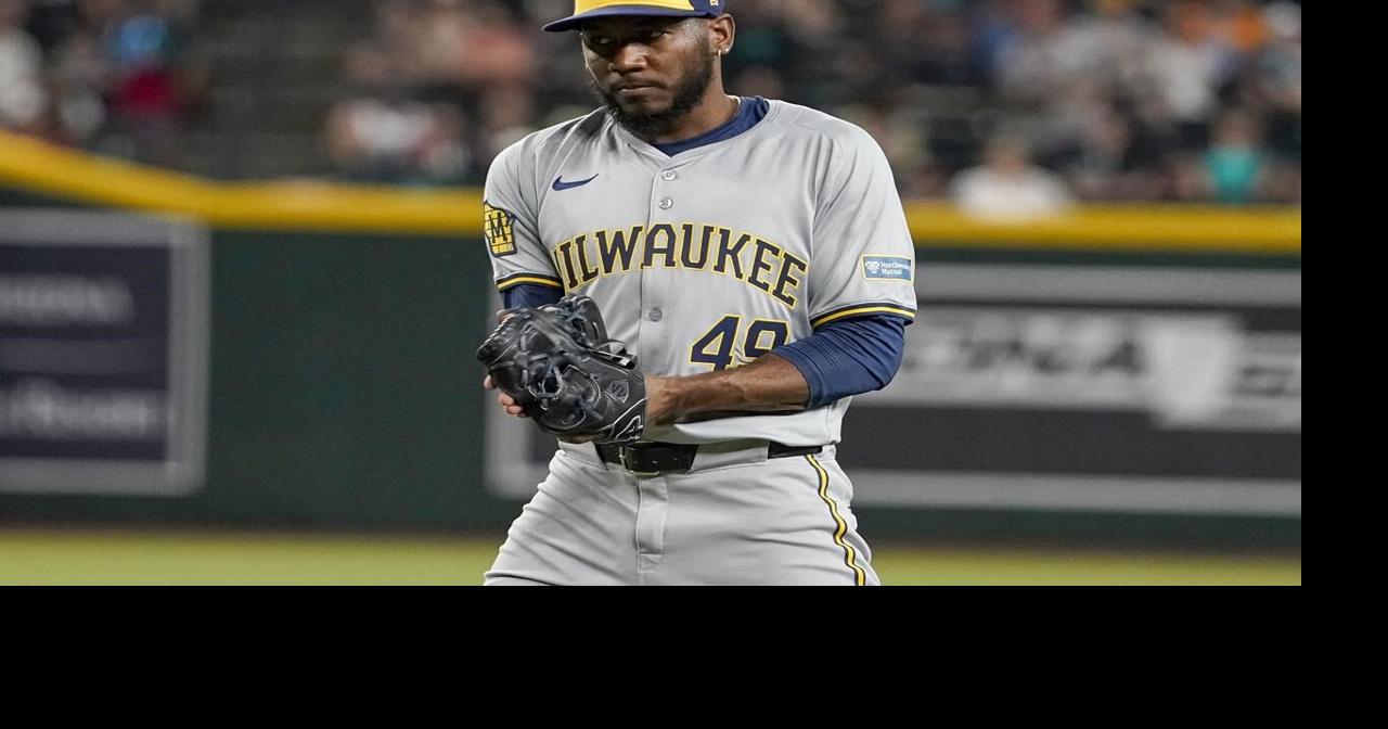 Cubs claim reliever Enoli Paredes off waivers from the Brewers