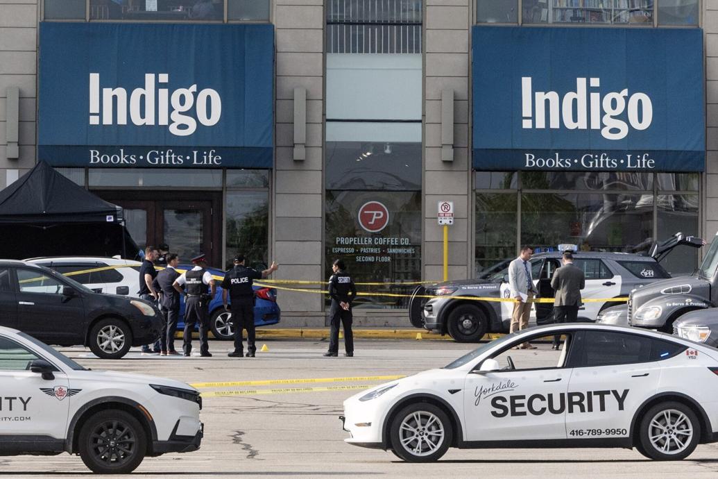 Man dead after fatal shooting in Yorkdale mall parking lot