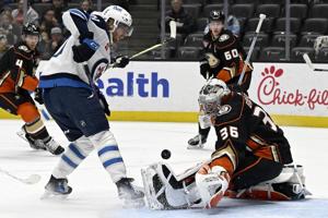 Vilardi scores late to lift Jets past Ducks 4-2