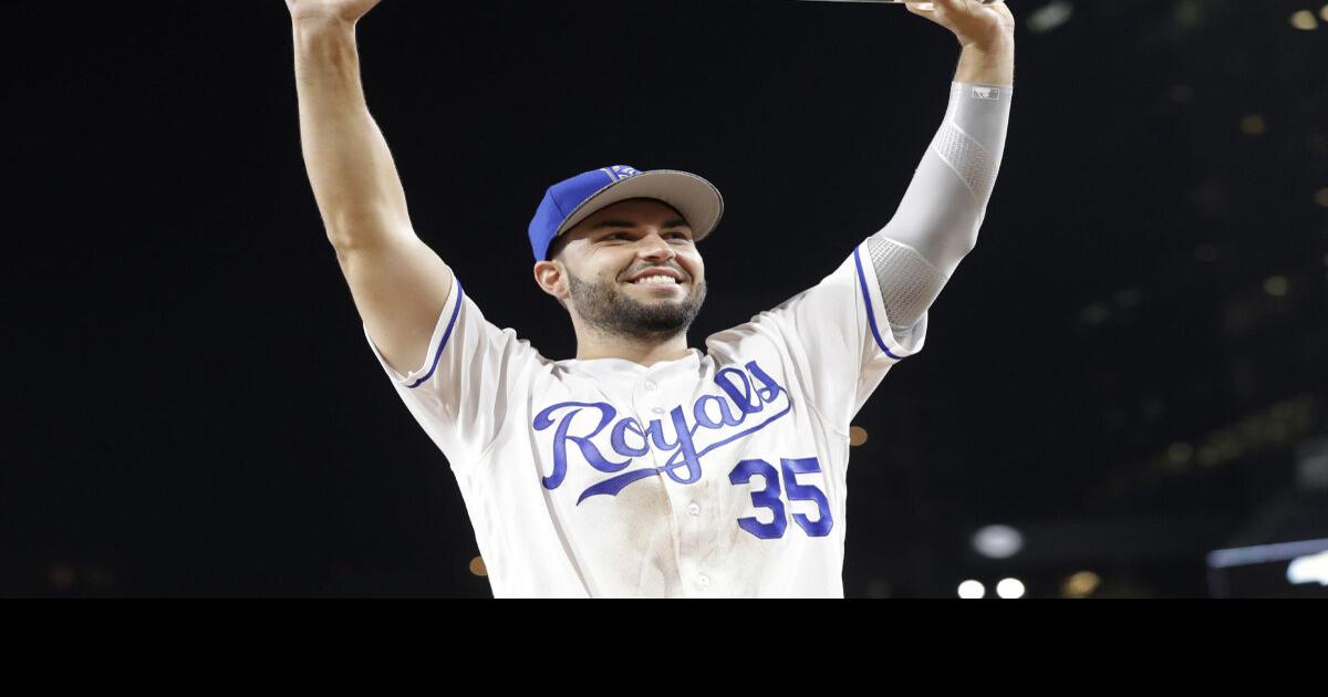 Royals win 4th straight, rally past retooling Mets 7-6 on 10th-inning balk