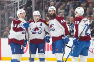 Toews scores late winner as Avalanche beat Kings 4-2 in Los Angeles' first game under new coach